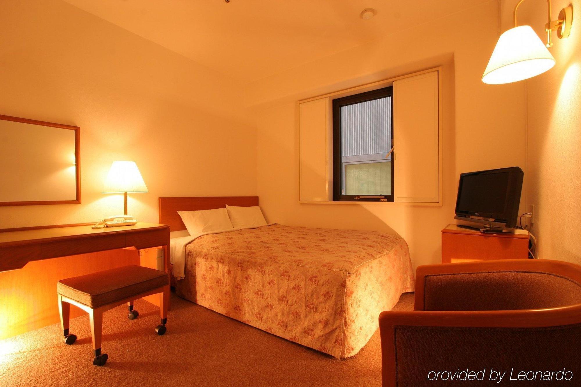 Via Inn Shin Osaka West Экстерьер фото