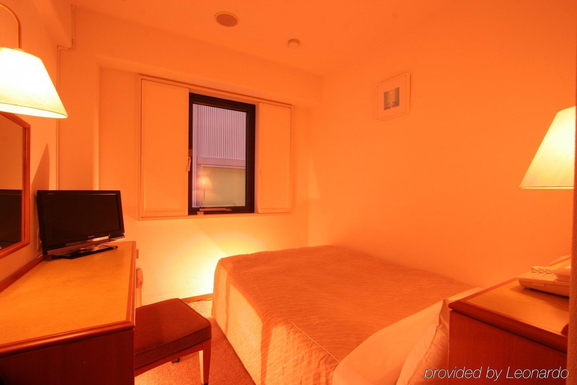 Via Inn Shin Osaka West Экстерьер фото